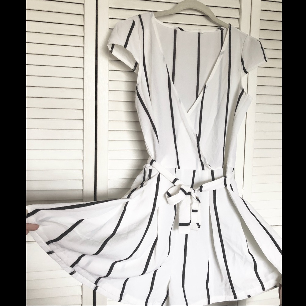 NEW WHITE & BLACK STRIPED ROMPER - Picture 2 of 2